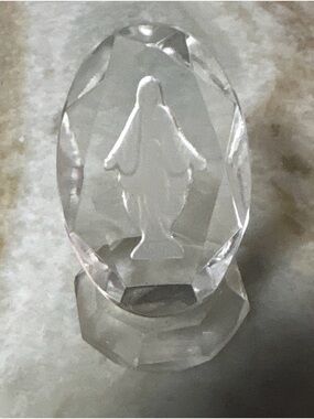 Laser Cut Etched Glass Prism Cube of Mary Glass Paperweight
